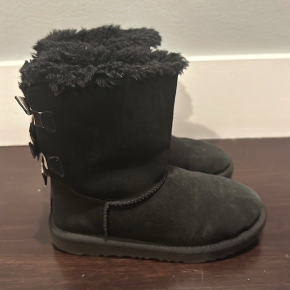 UGG BAILEY BOW II STRIPES BLACK AND WHITE SUEDE SHEEPSKIN SIZE US 3 - Picture 3 of 6